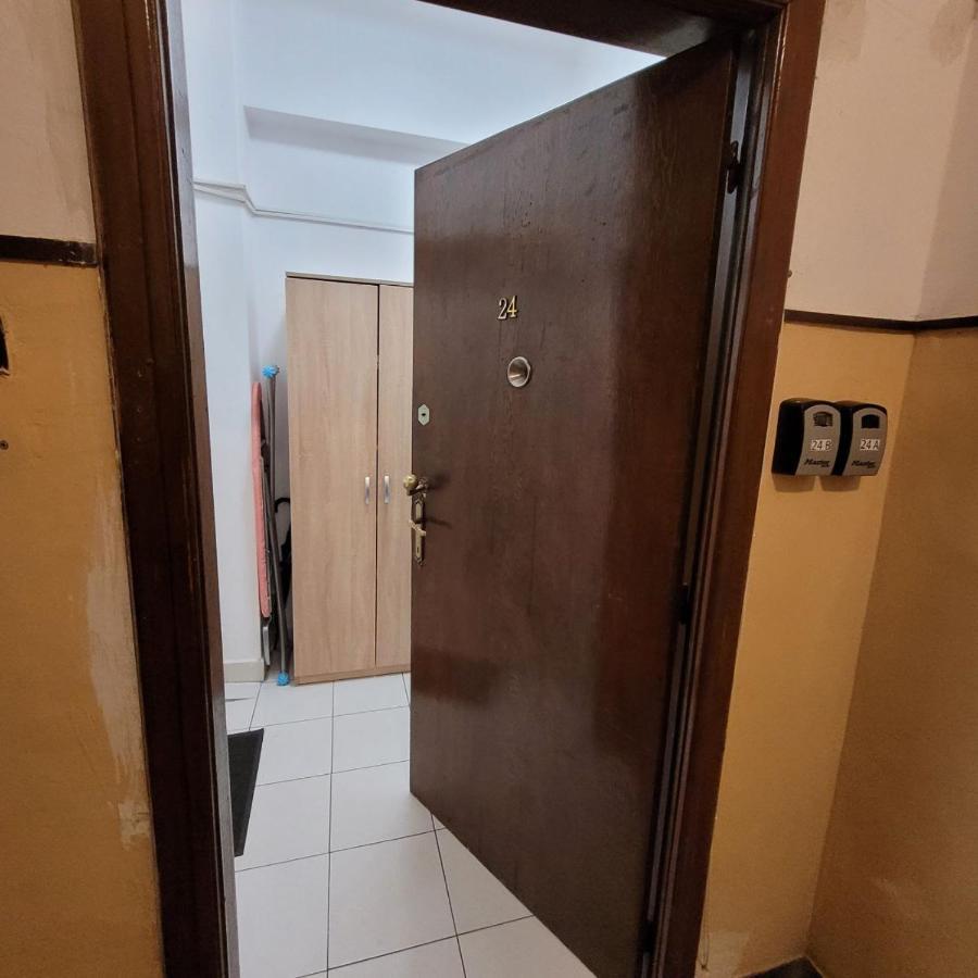 Anastasia Bratianu Apart 24 A Self Check From 2 Pm Bukares Bagian luar foto
