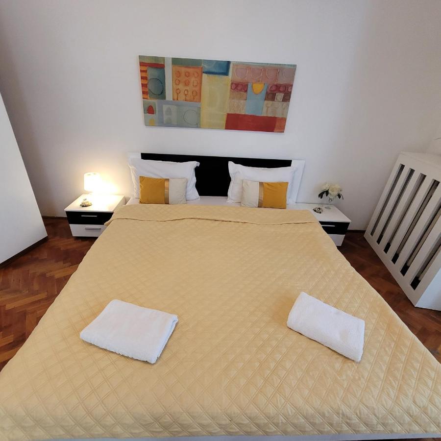 Anastasia Bratianu Apart 24 A Self Check From 2 Pm Bukares Bagian luar foto